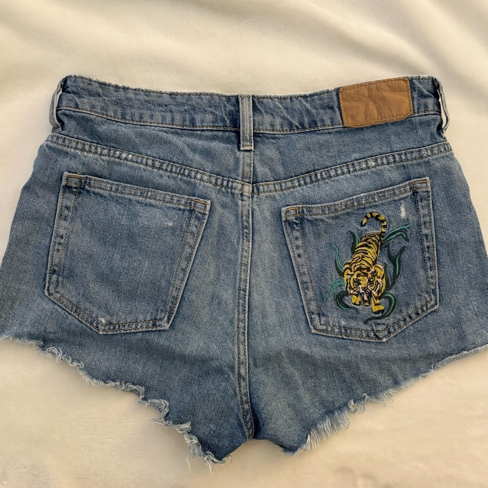 Embroidered Shorts 🐅 - Picture 2 of 6